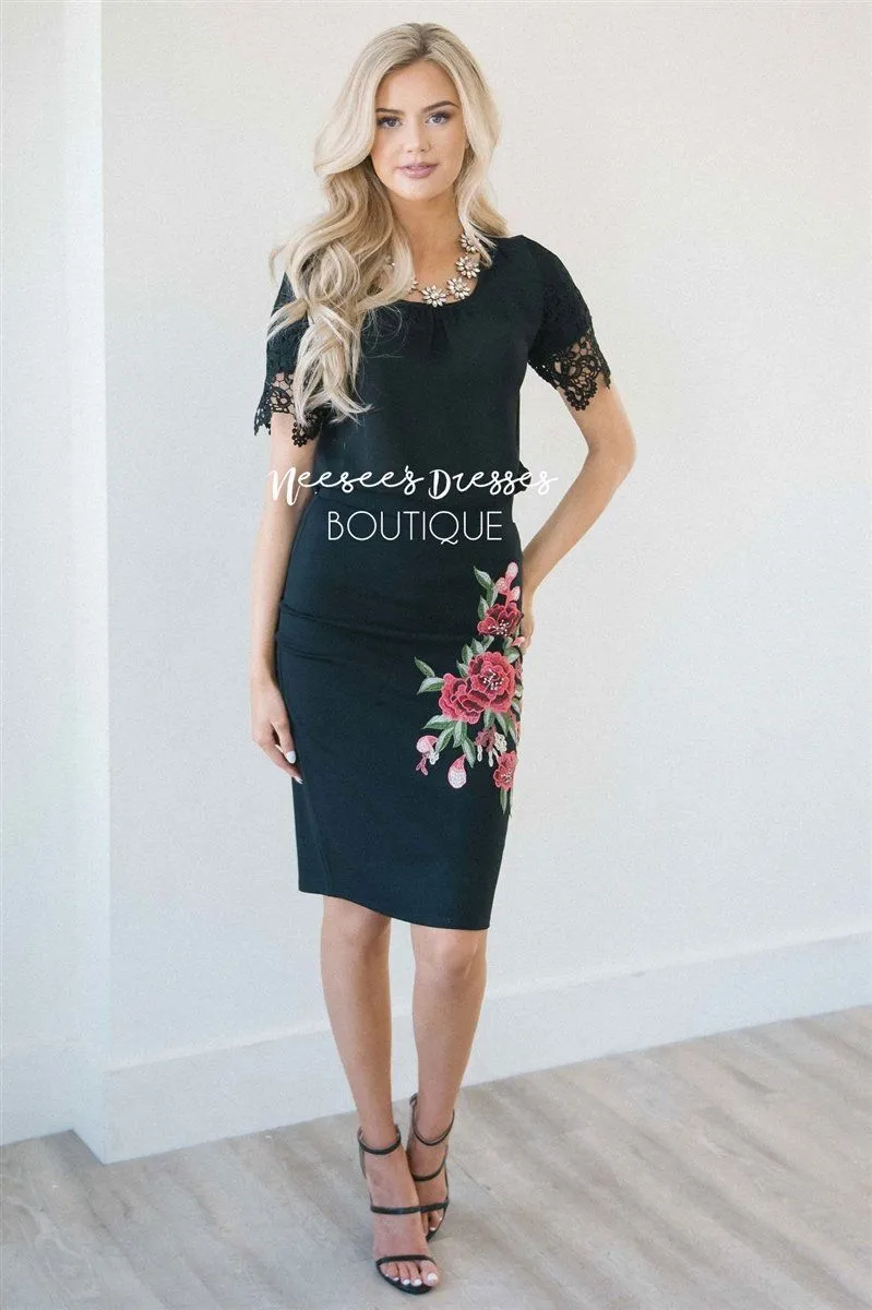 Black Rose Embroidered Pencil Skirt