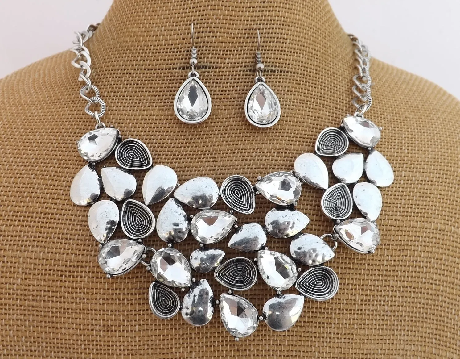 Silver Tone Collar Necklace & Earrings Set