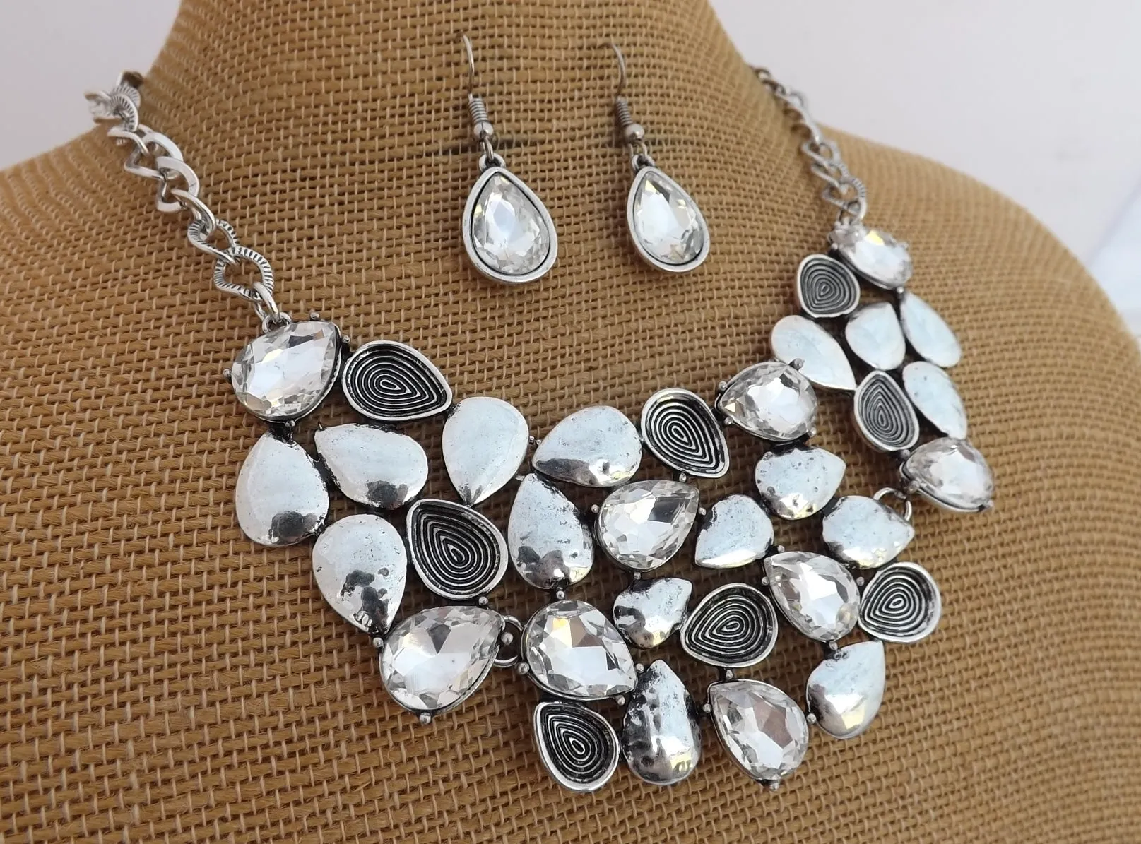 Silver Tone Collar Necklace & Earrings Set