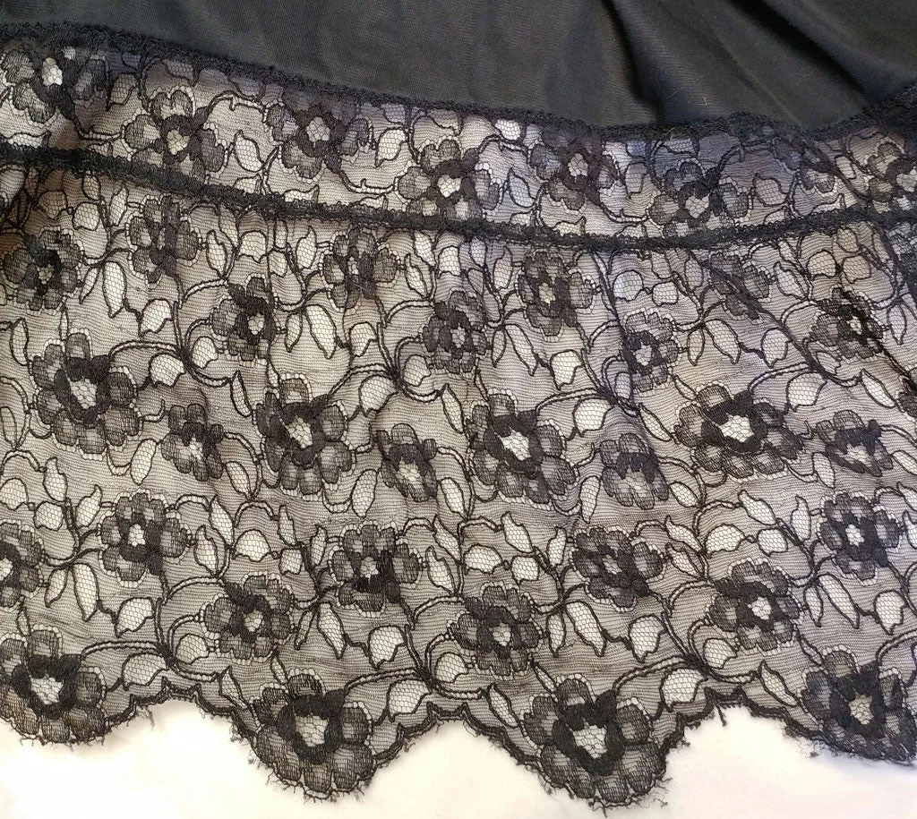 VINTAGE M'LLE SMART SOPHISTICATED BLACK LACE HUGE GORGEOUS DEEPLY SCALLOPED HEM SLIP